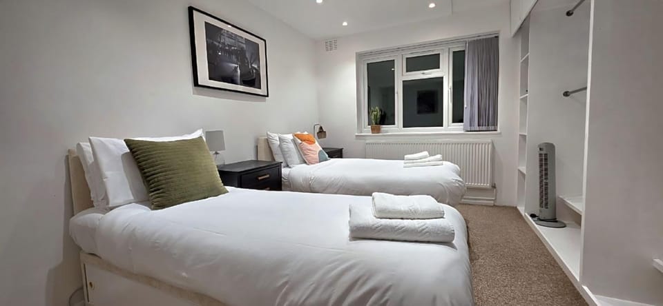 Bed, Photo of the whole room, Bedroom, internet, towels