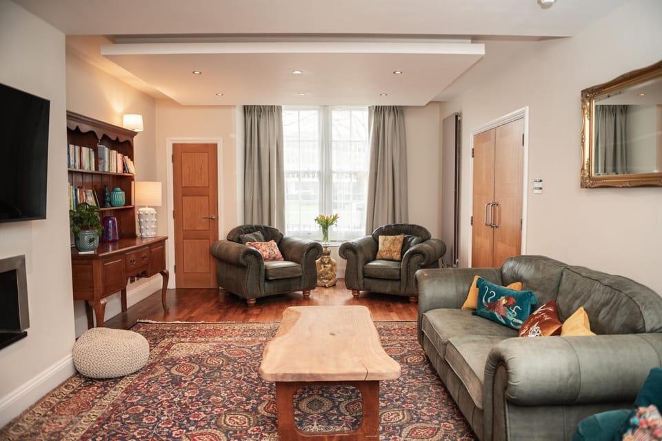 TV and multimedia, Living room, Seating area