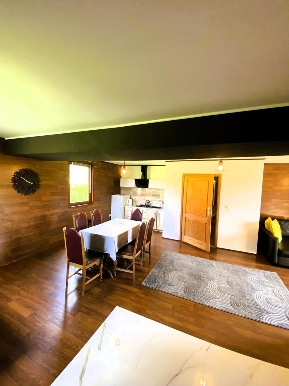 Kitchen or kitchenette, Living room, Seating area, Dining area
