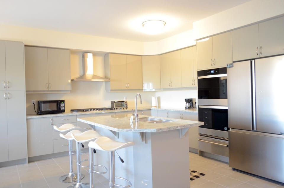 Kitchen or kitchenette, Dining area, dishwasher, oven, toaster, kitchen