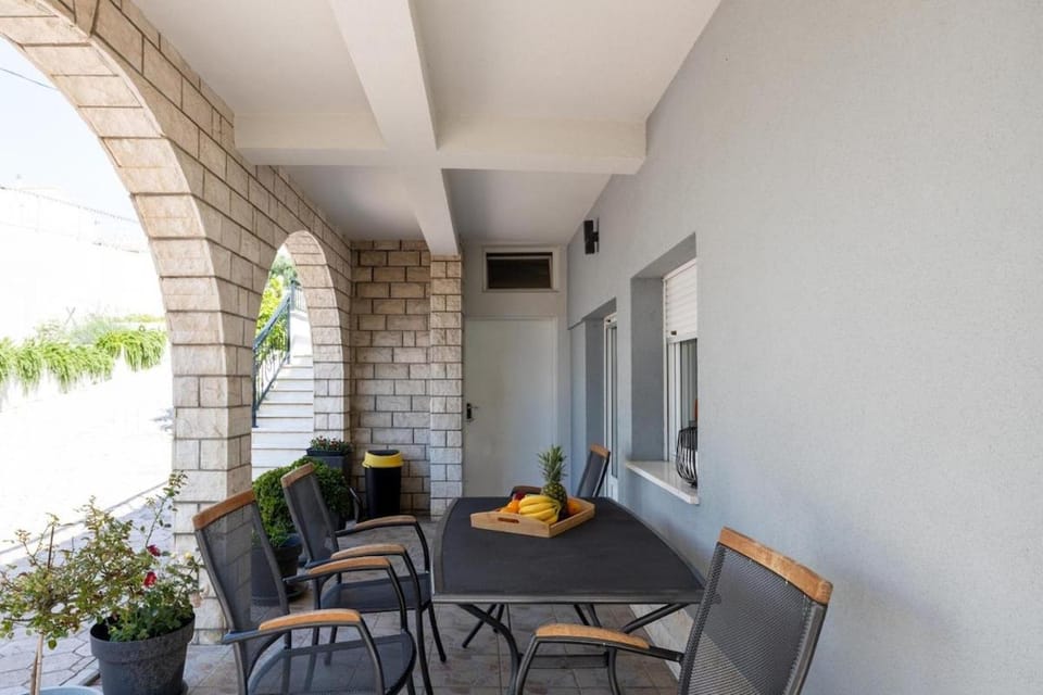 Day, Balcony/Terrace, Seating area, Dining area