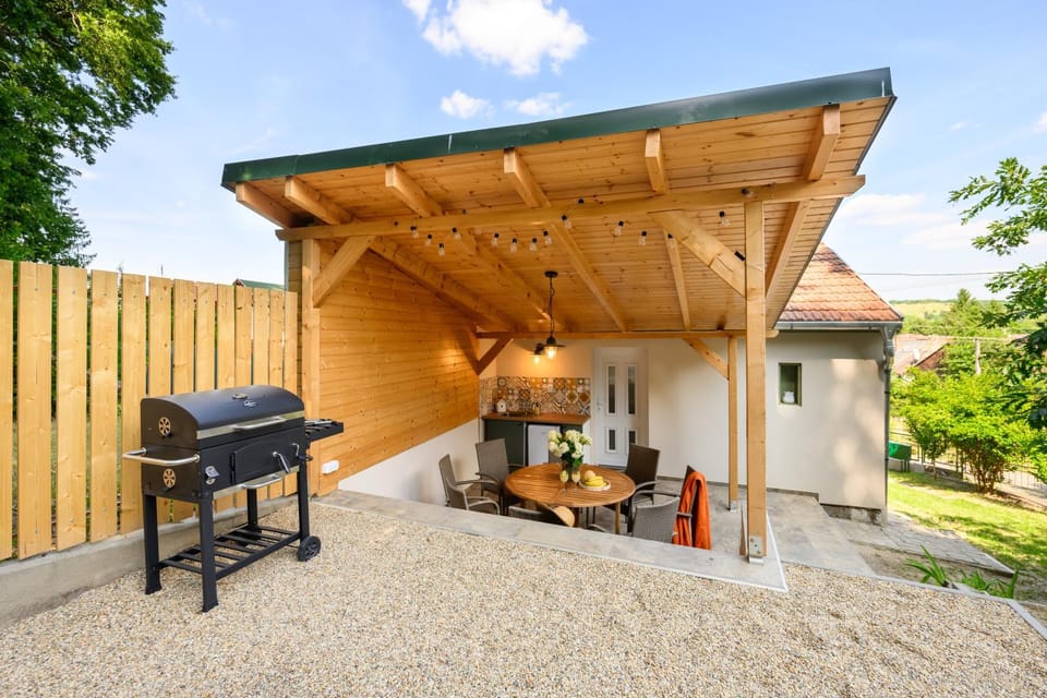 BBQ facilities, Garden, Balcony/Terrace