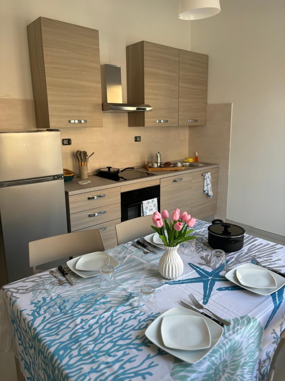 Property building, Kitchen or kitchenette, Dining area, oven, pet friendly, stove
