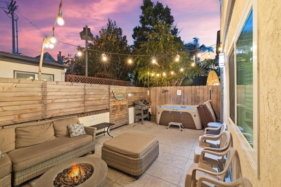 Mission Beach 3BR Gem Rooftop Patio and Hot Tub Villa in Mission Beach