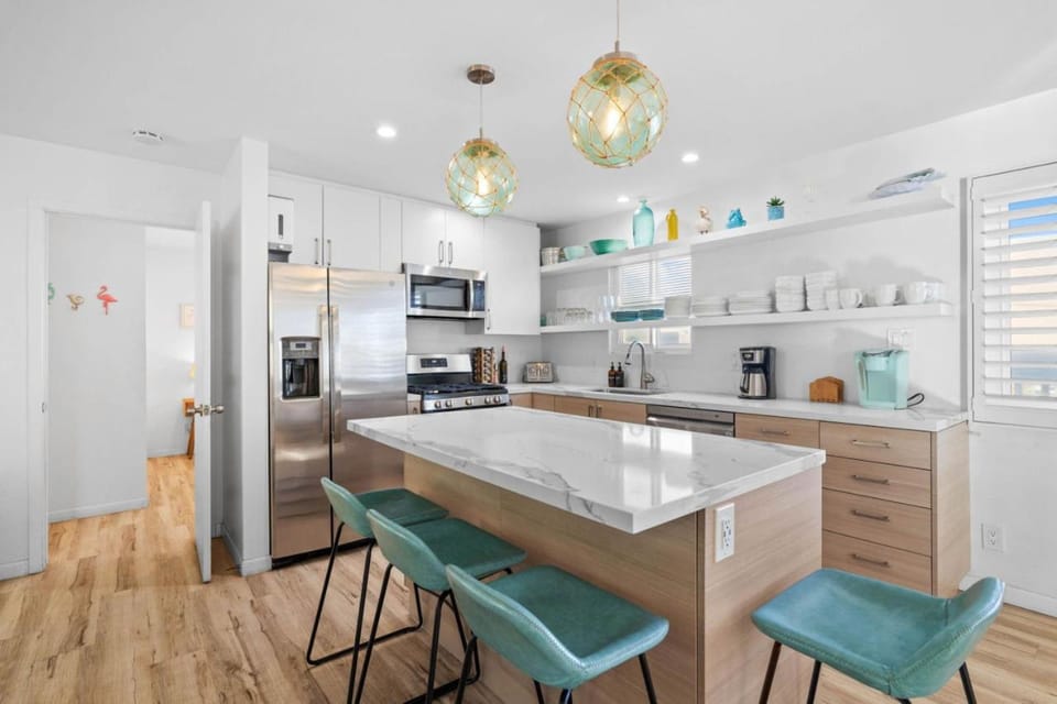 Mission Beach 3BR Gem Rooftop Patio and Hot Tub Villa in Mission Beach