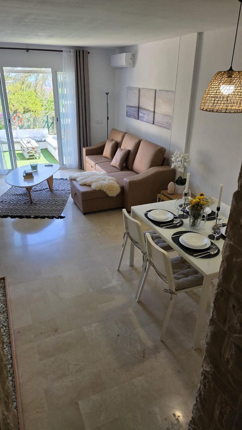 Living room, Dining area