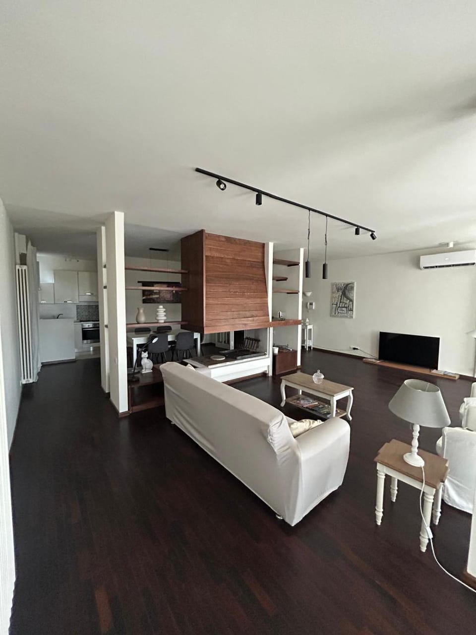 Communal lounge/ TV room, Living room, Seating area, fireplace, air conditioner