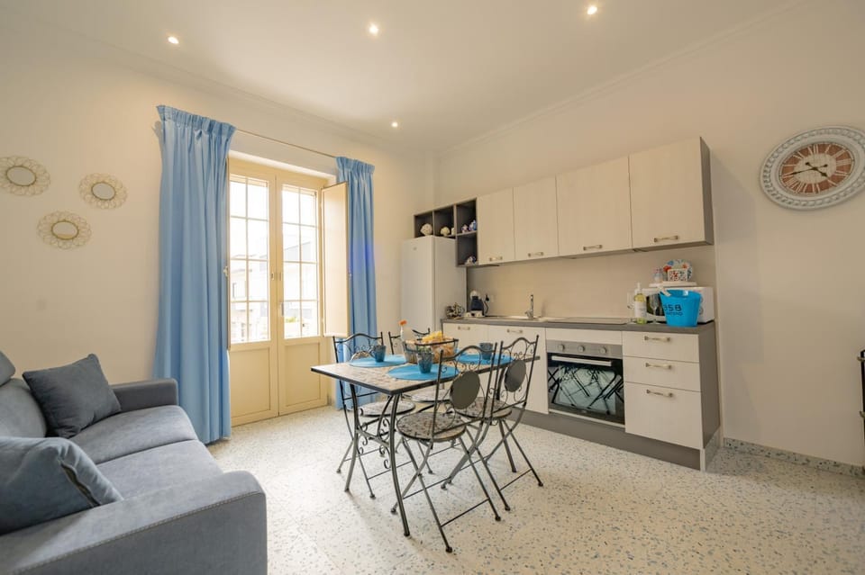 La Casa con il Cuore - Via Enotria 6 House in Brindisi