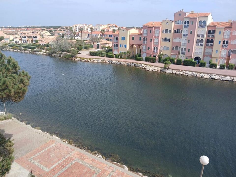 Beau appartement face à l eau Apartment in Le Barcarès