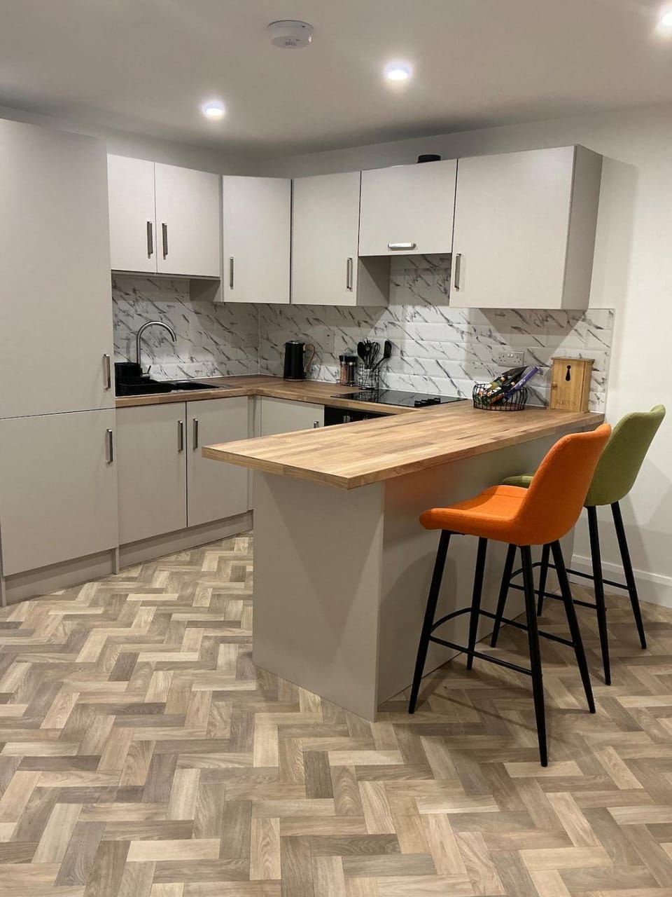 Kitchen or kitchenette, Dining area
