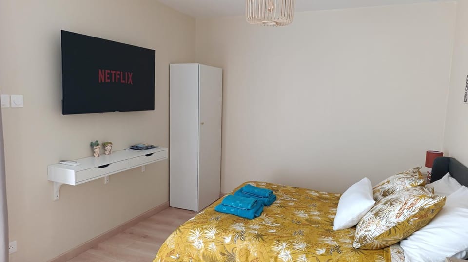 Studio climatisé-terrasse-Netflix-jardin à 10 min de Cassis House in Carnoux-en-Provence