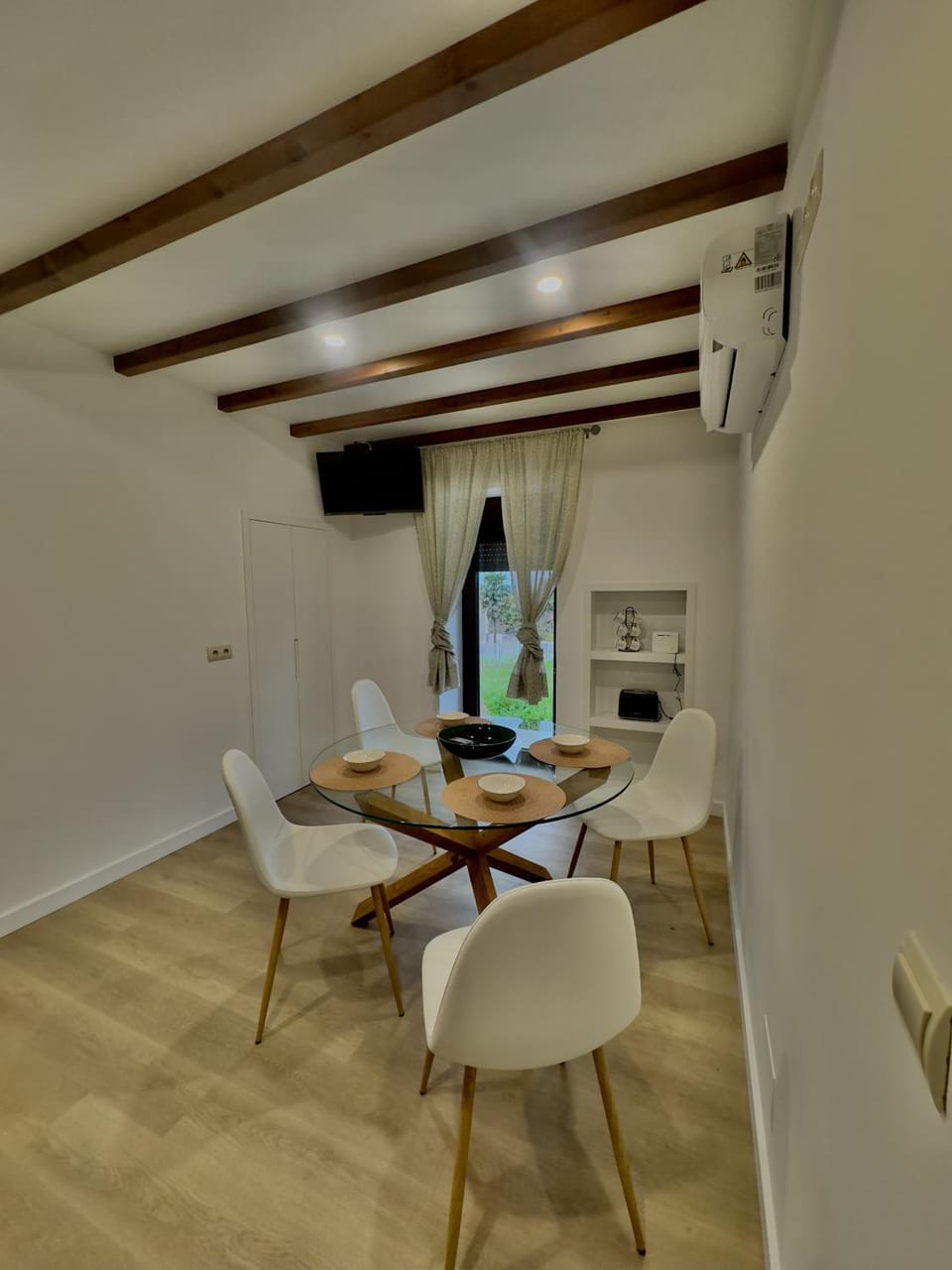 TV and multimedia, Kitchen or kitchenette, air conditioner