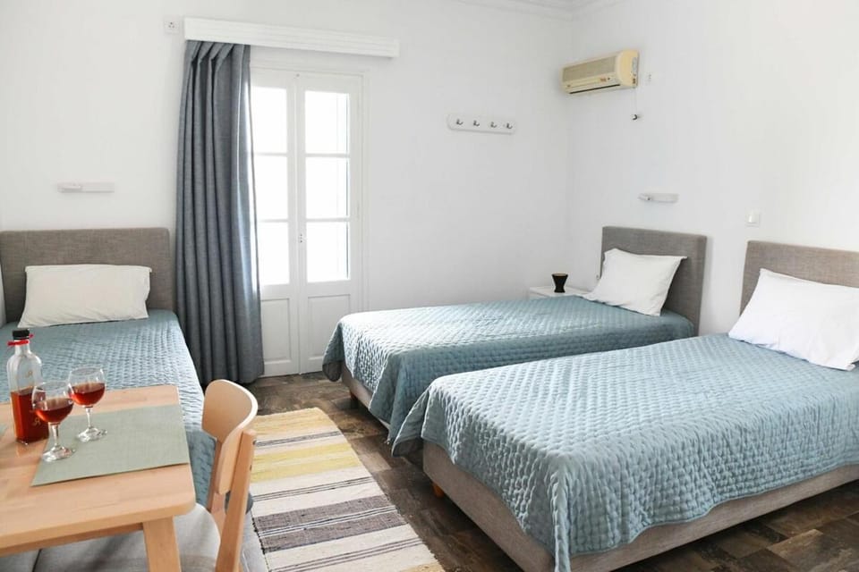 Bed, Photo of the whole room, Bedroom, air conditioner