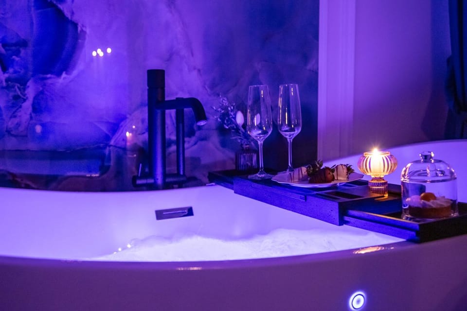 Hot Tub, Breakfast, Breakfast