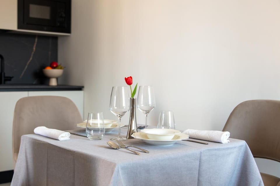 Dining area, Food