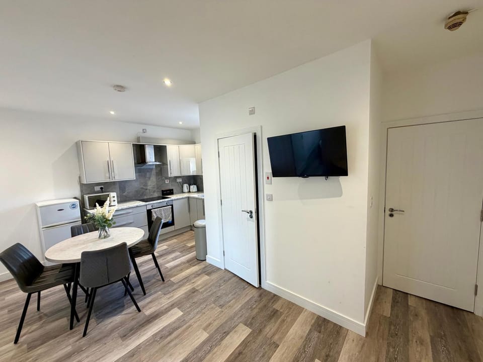 2 Bed Preston City Centre Flat - Sleeps 4 - 1 Free Parking Space Apartment in Preston