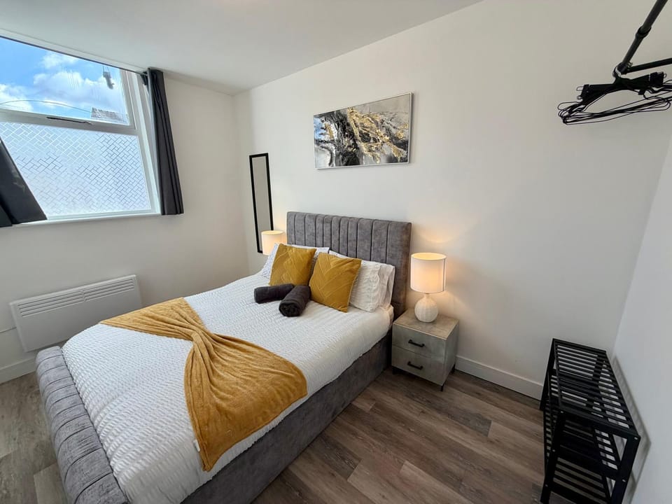 2 Bed Preston City Centre Flat - Sleeps 4 - 1 Free Parking Space Apartment in Preston