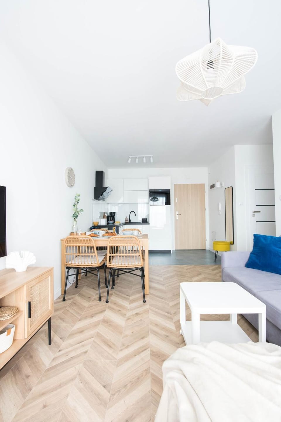 Kitchen or kitchenette, Living room, Photo of the whole room, Seating area, Dining area, stove