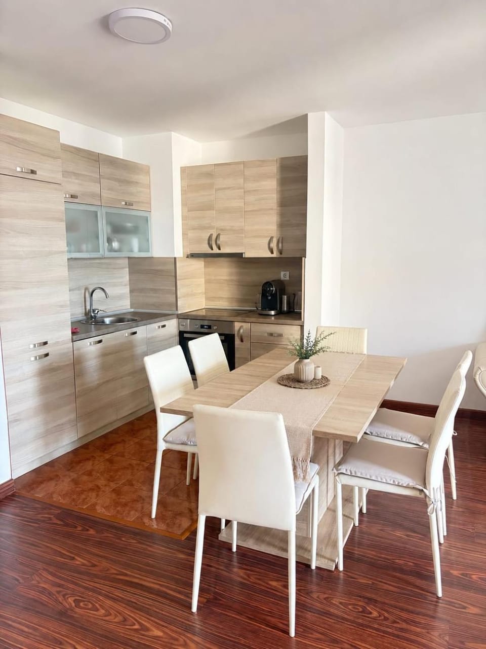 Kitchen or kitchenette, Dining area, stove