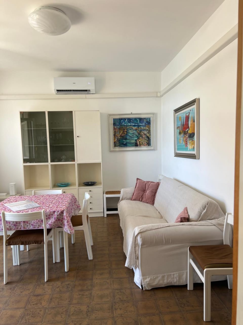 Living room, Seating area, Dining area, air conditioner