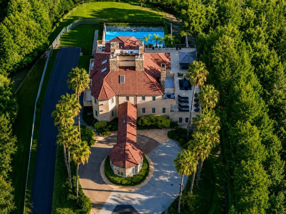 Property building, Bird's eye view, Landmark view, Swimming pool, Parking