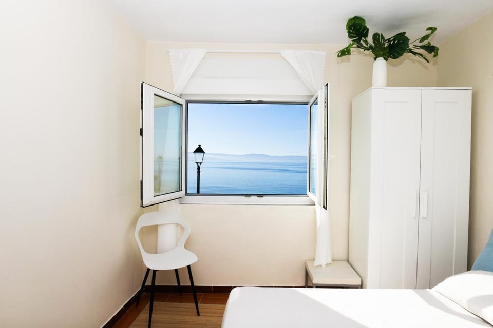 Bed, Natural landscape, Photo of the whole room, Bedroom, Sea view