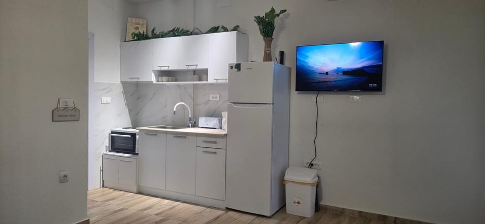 TV and multimedia, Kitchen or kitchenette, minibar, oven