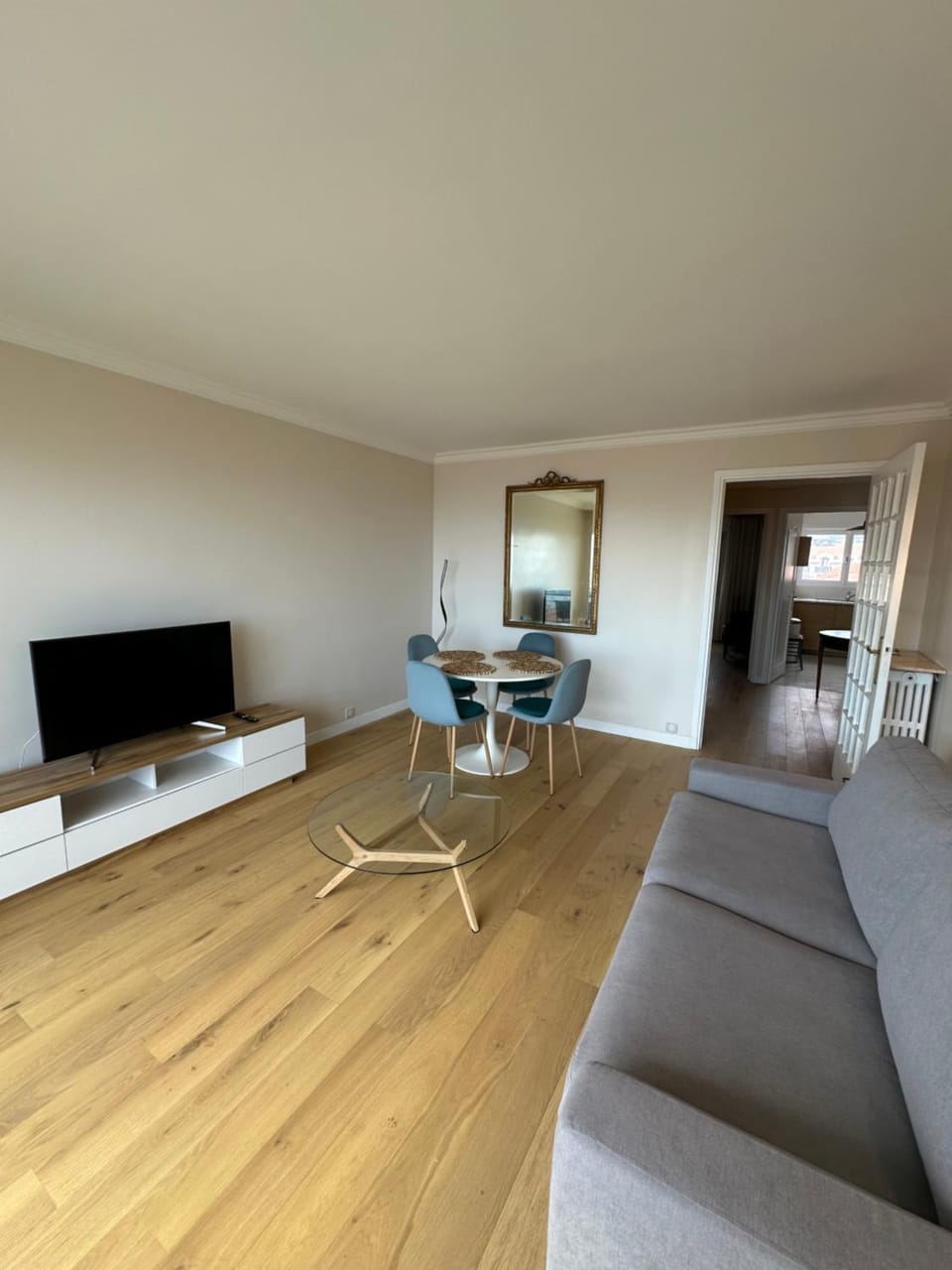 Vue mer panoramique pour ce 3 pièces a 7 minutes a pied du palais du festival Apartment in Cannes