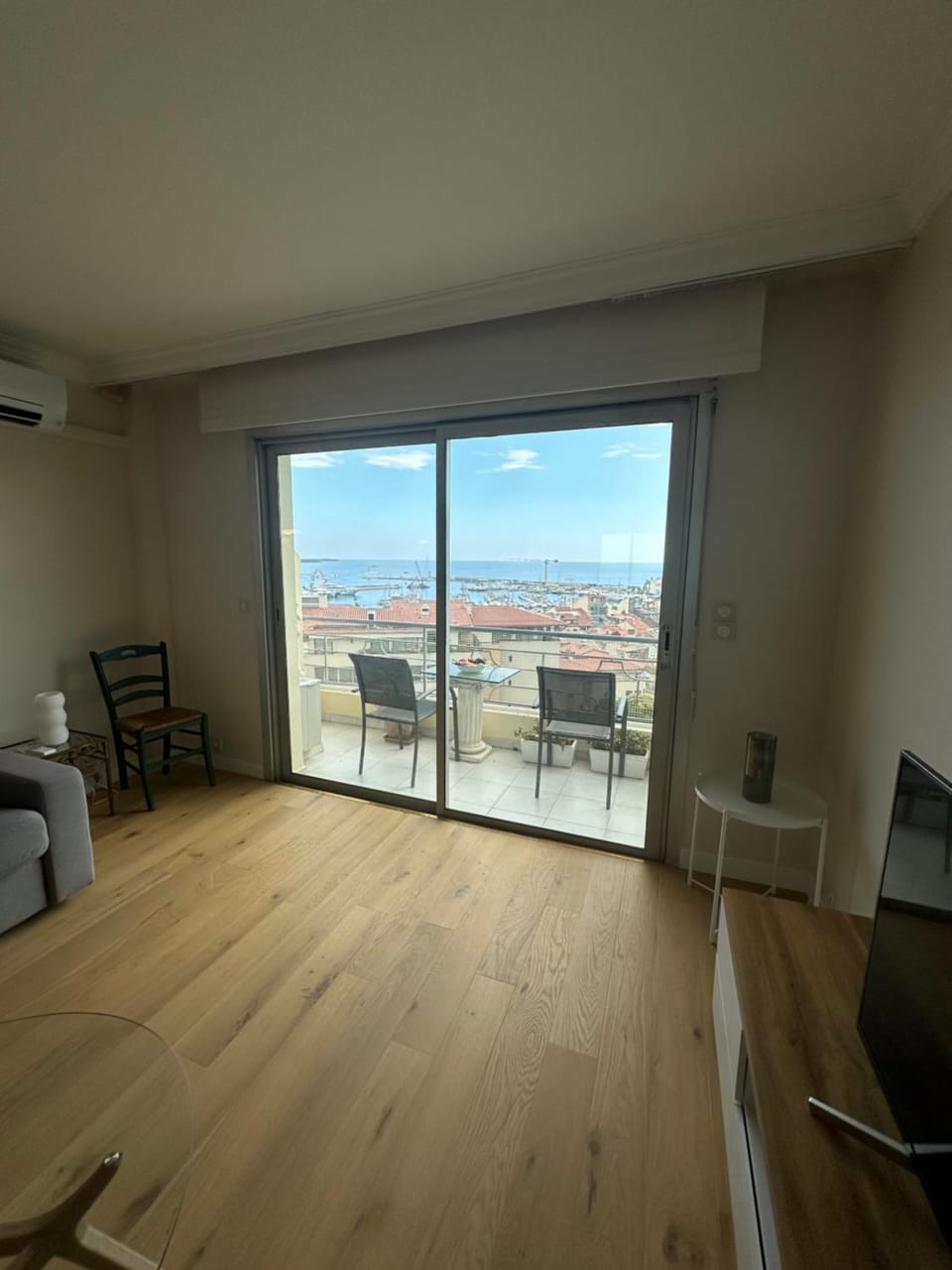 Vue mer panoramique pour ce 3 pièces a 7 minutes a pied du palais du festival Apartment in Cannes