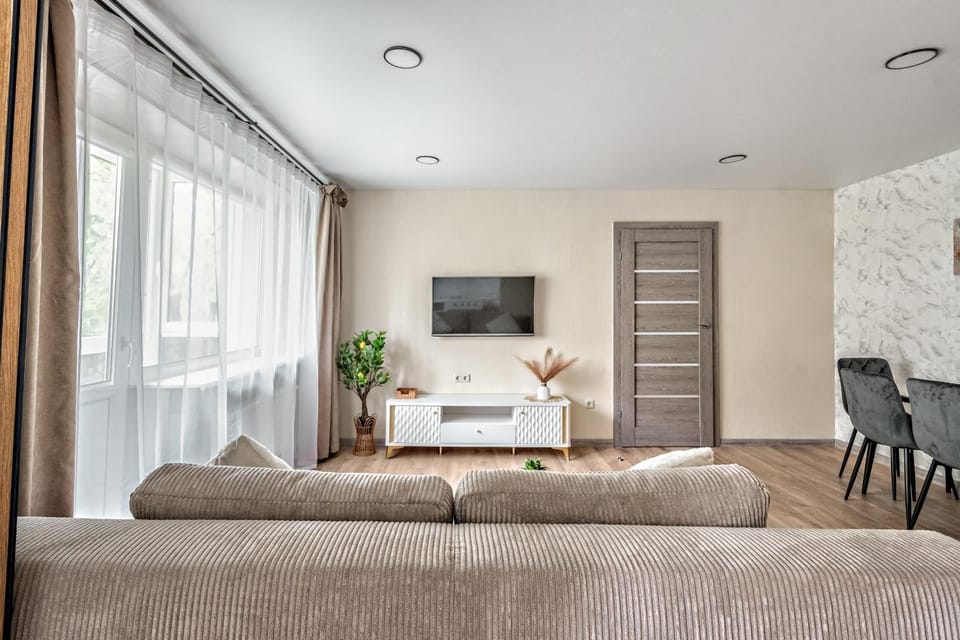 TV and multimedia, Living room, Seating area, Dining area