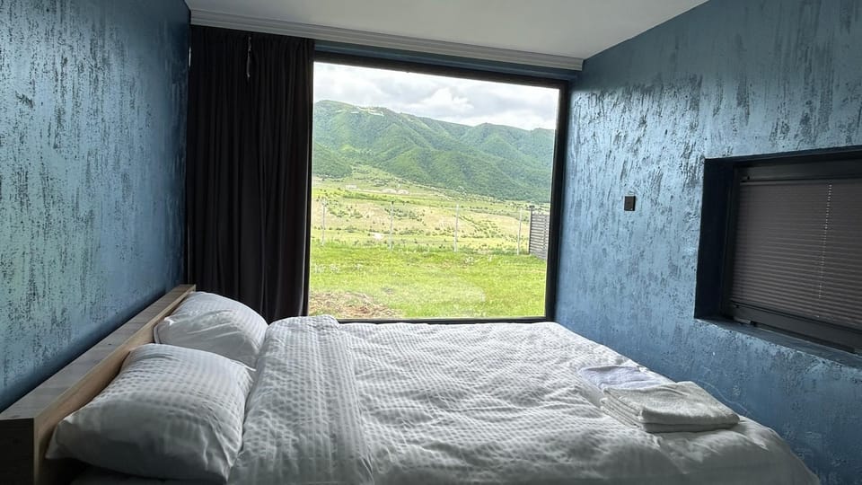 Bed, Natural landscape, Photo of the whole room, Bedroom, Mountain view