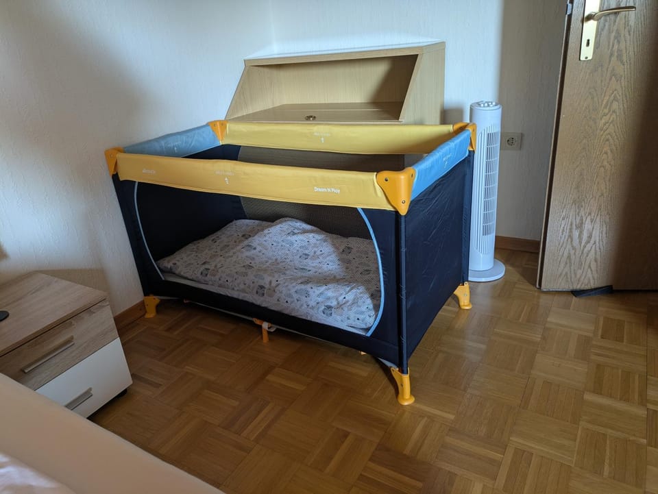 Bedroom, cot