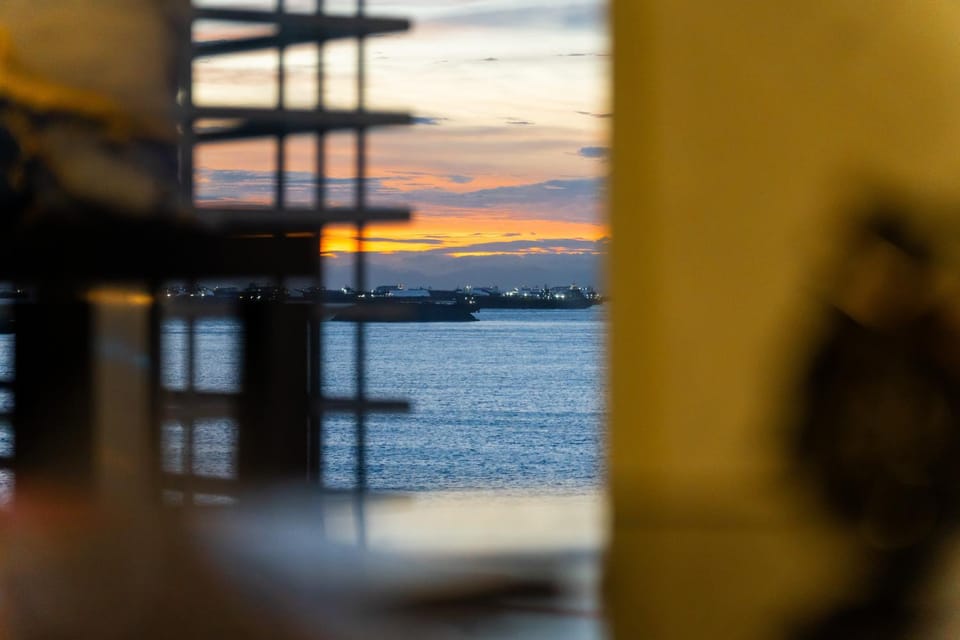 Luxury 1 2 & 3BR Manila Bay Sunset View Condo ,Near Okada, MOA & Airport , Free Parking Apartment in Pasay