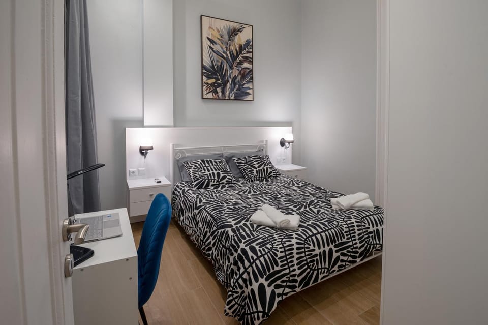 Bedroom, towels, towels