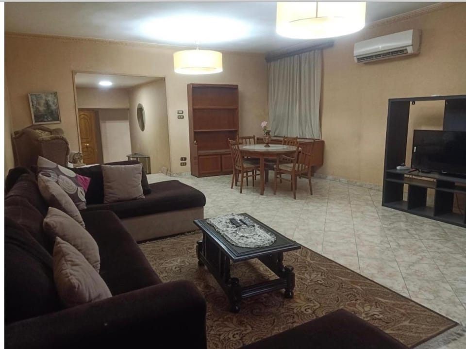 Maadi Family Building Apartment in Cairo Governorate
