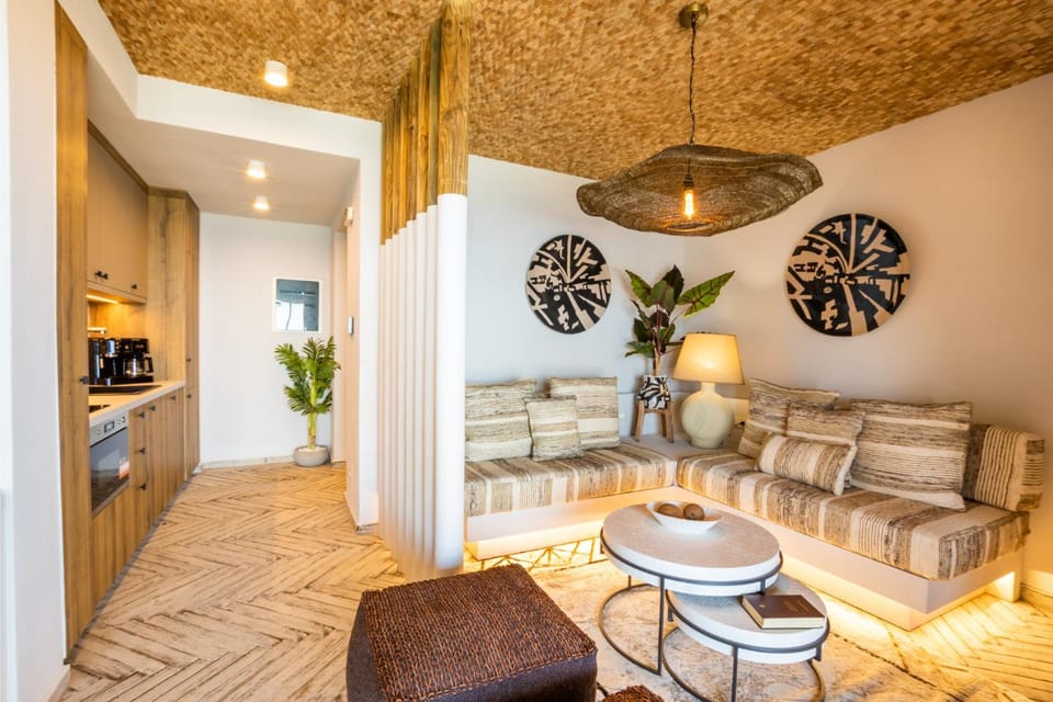 Kitchen or kitchenette, Living room, Seating area