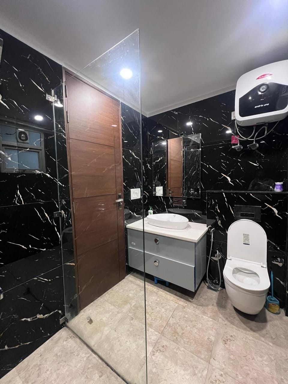 Urban 3bhk luxurious Apartment with Balcony relaxing vibe Apartment in New Delhi