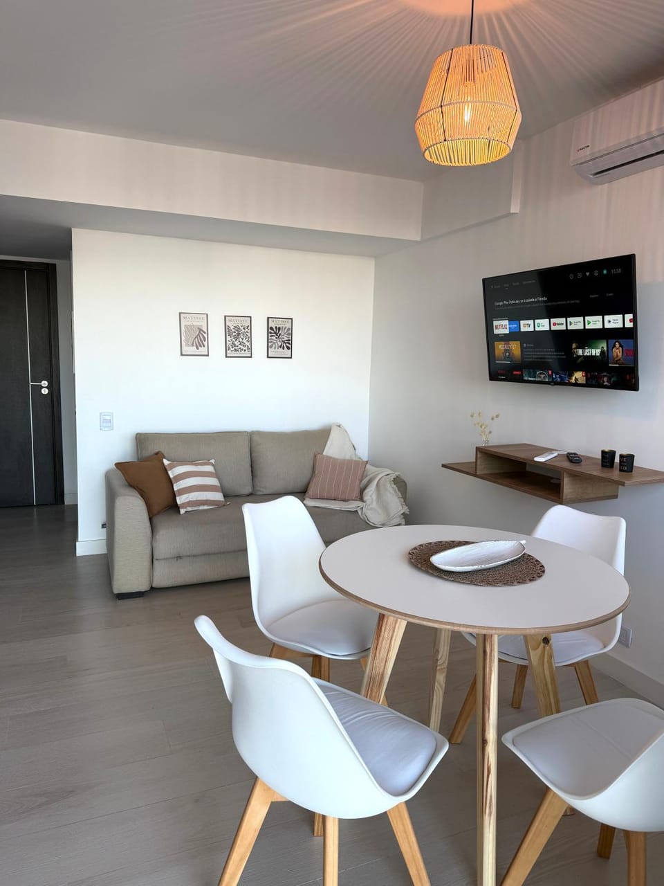 TV and multimedia, Dining area, air conditioner