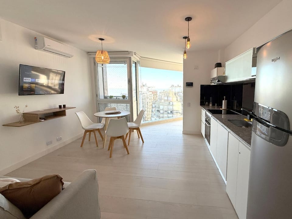 TV and multimedia, Kitchen or kitchenette, Dining area, Sea view, kitchen