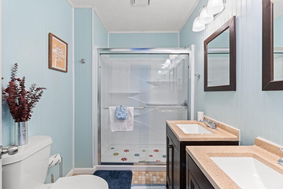 Shower, Toilet, Bathroom