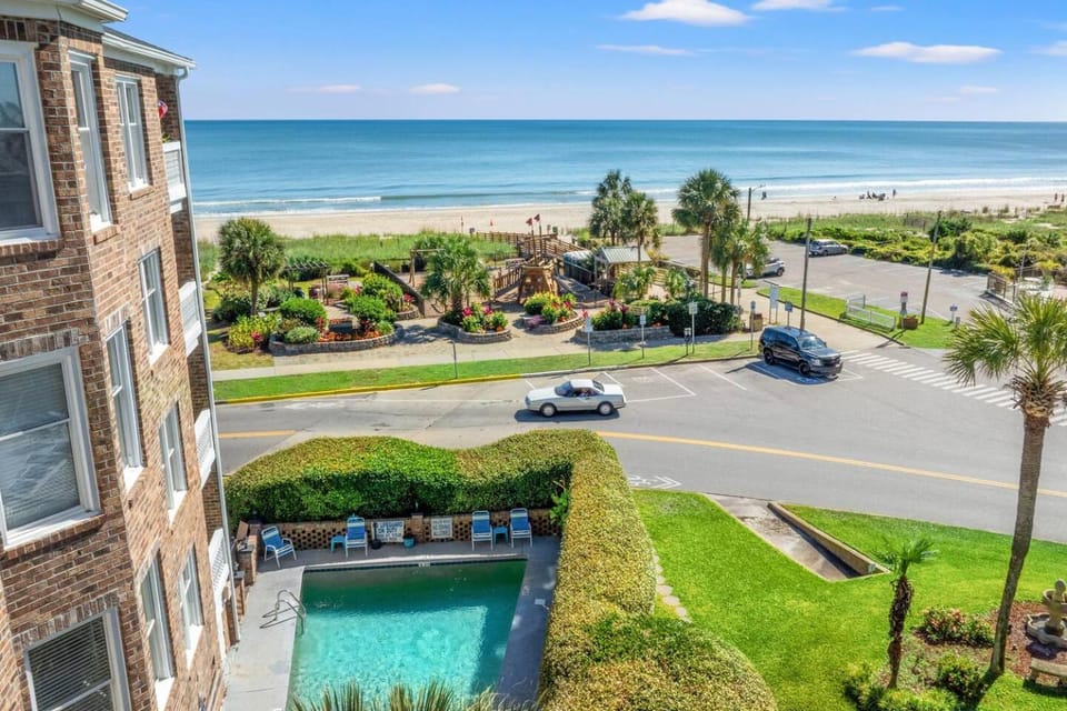 Bird's eye view, Beach, Garden view, Pool view