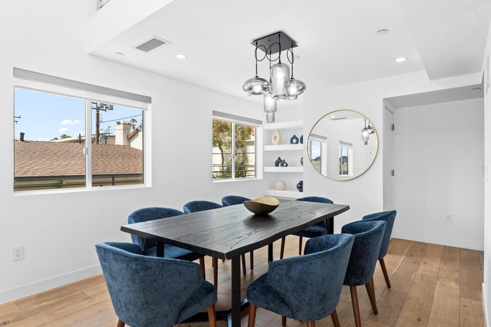 Seating area, Dining area