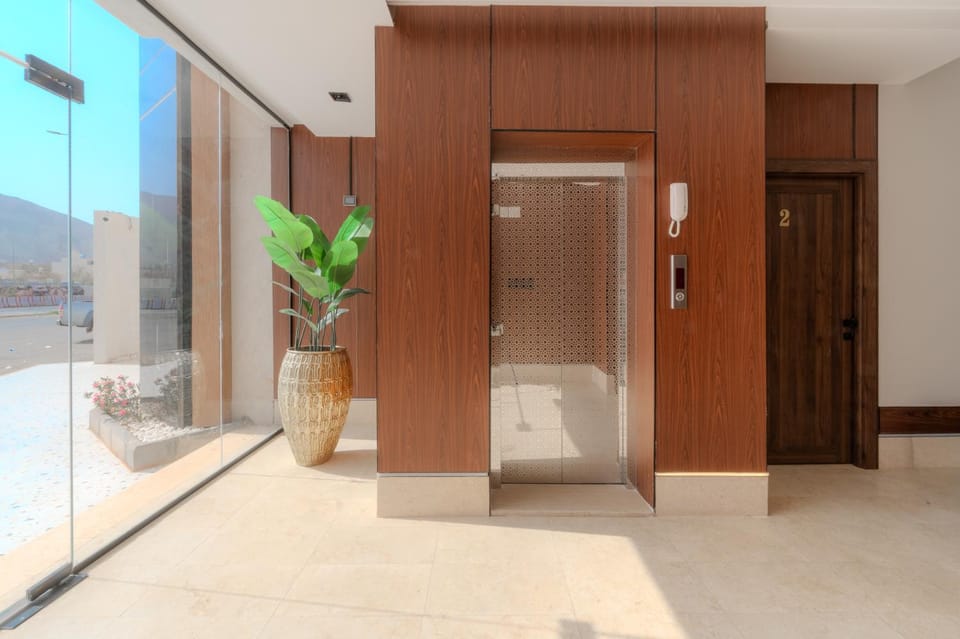Facade/entrance, elevator