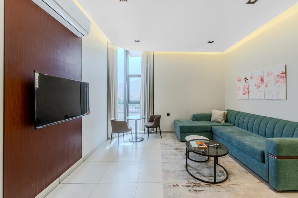 TV and multimedia, View (from property/room), View (from property/room), Seating area, Garden view, Quiet street view