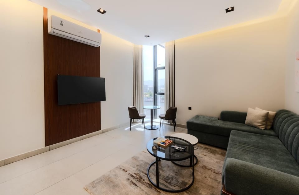 TV and multimedia, View (from property/room), Seating area, Quiet street view