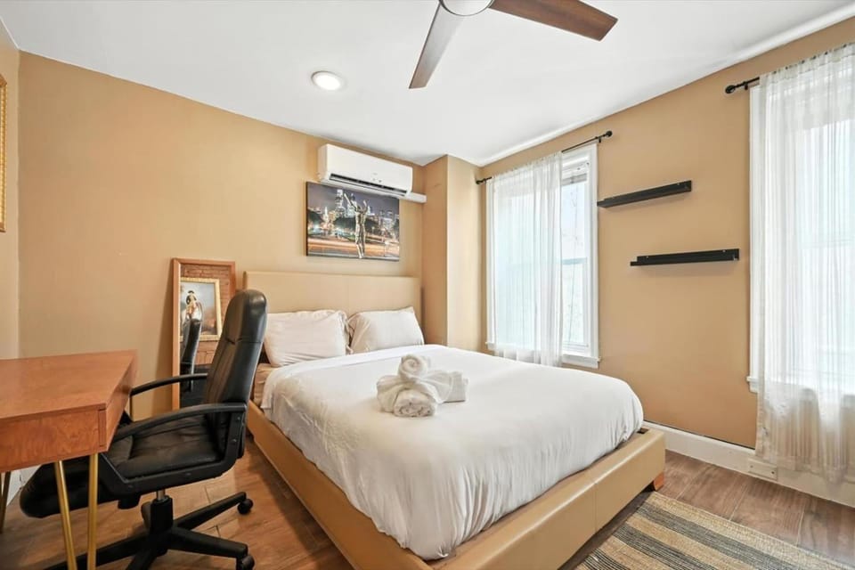 Charming Philly Stay Walk to Liberty Bell & More House in Philadelphia