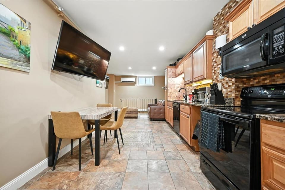 Charming Philly Stay Walk to Liberty Bell & More House in Philadelphia
