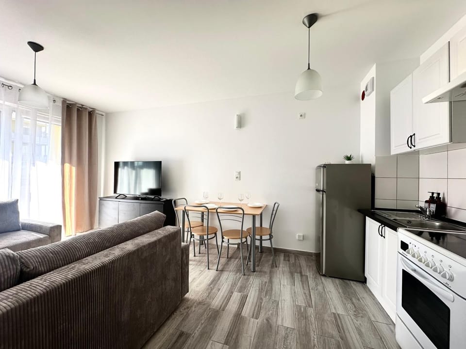Iwaszkiewicza Apartment - Parking & Balcony Apartment in Lower Silesian Voivodeship
