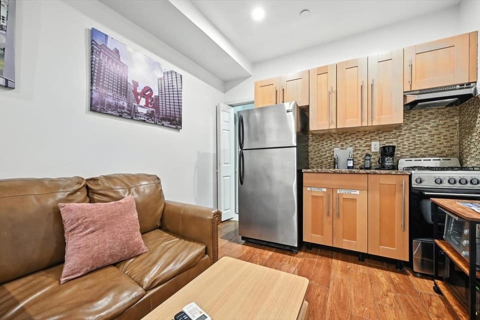 Cozy Modern Studio Perfect for Short or Long Stays Apartment in Philadelphia