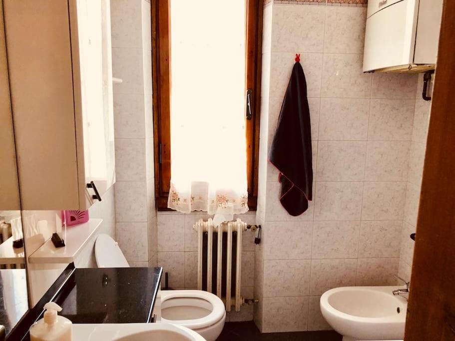 Toilet, Bathroom, bidet, towels